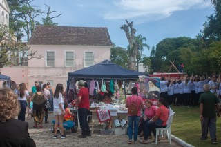 
            <a style='margin-left: 5px;' class='btn btn-xs btn-social btn-facebook' href='https://www.facebook.com/sharer/sharer.php?u=https://www.galeramix.com.br/imagem/a108/800-800-90/conteudo/site_galerias/108/tijucasaaniversario-159-anos-tijucas-galera-mix-36.jpg' rel='popup' data-width='500' data-height='400'><i class='fa fa-facebook'></i>Compartilhar <span class='hidden-xs'>no Facebook</span>
        </a> 
        <a class='btn btn-default btn-xs' target='_blank' href='imagem/a108/800-800-90/conteudo/site_galerias/108/tijucasaaniversario-159-anos-tijucas-galera-mix-36.jpg'>
            <span class='glyphicon glyphicon-cloud-download'></span> Salvar
        </a>
        