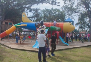 
        <a style='margin-left: 5px;' class='btn btn-xs btn-social btn-facebook' href='https://www.facebook.com/sharer/sharer.php?u=https://www.galeramix.com.br/imagem/a108/800-800-90/conteudo/site_galerias/108/tijucasaaniversario-159-anos-tijucas-galera-mix-37.jpg' rel='popup' data-width='500' data-height='400'><i class='fa fa-facebook'></i>Compartilhar <span class='hidden-xs'>no Facebook</span>
    </a> 
    <a class='btn btn-default btn-xs' target='_blank' href='imagem/a108/800-800-90/conteudo/site_galerias/108/tijucasaaniversario-159-anos-tijucas-galera-mix-37.jpg'>
        <span class='glyphicon glyphicon-cloud-download'></span> Salvar
    </a>
    