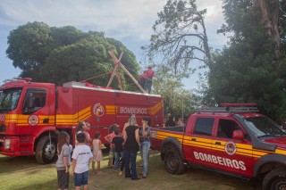 
<a style='margin-left: 5px;' class='btn btn-xs btn-social btn-facebook' href='https://www.facebook.com/sharer/sharer.php?u=https://www.galeramix.com.br/imagem/a108/800-800-90/conteudo/site_galerias/108/tijucasaaniversario-159-anos-tijucas-galera-mix-39.jpg' rel='popup' data-width='500' data-height='400'><i class='fa fa-facebook'></i>Compartilhar <span class='hidden-xs'>no Facebook</span>
</a> 
<a class='btn btn-default btn-xs' target='_blank' href='imagem/a108/800-800-90/conteudo/site_galerias/108/tijucasaaniversario-159-anos-tijucas-galera-mix-39.jpg'>
<span class='glyphicon glyphicon-cloud-download'></span> Salvar
</a>
