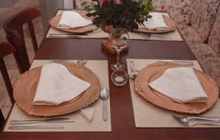 
                            <a style='margin-left: 5px;' class='btn btn-xs btn-social btn-facebook' href='https://www.facebook.com/sharer/sharer.php?u=https://www.galeramix.com.br/imagem/a109/800-800-90/conteudo/site_galerias/109/nona-cre-tijucas-jantar-dia-dos-namorados-galeramix-11.jpg' rel='popup' data-width='500' data-height='400'><i class='fa fa-facebook'></i>Compartilhar <span class='hidden-xs'>no Facebook</span>
                        </a> 
                        <a class='btn btn-default btn-xs' target='_blank' href='imagem/a109/800-800-90/conteudo/site_galerias/109/nona-cre-tijucas-jantar-dia-dos-namorados-galeramix-11.jpg'>
                            <span class='glyphicon glyphicon-cloud-download'></span> Salvar
                        </a>
                        