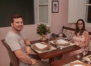 
<a style='margin-left: 5px;' class='btn btn-xs btn-social btn-facebook' href='https://www.facebook.com/sharer/sharer.php?u=https://www.galeramix.com.br/imagem/a109/800-800-90/conteudo/site_galerias/109/nona-cre-tijucas-jantar-dia-dos-namorados-galeramix-18.jpg' rel='popup' data-width='500' data-height='400'><i class='fa fa-facebook'></i>Compartilhar <span class='hidden-xs'>no Facebook</span>
</a> 
<a class='btn btn-default btn-xs' target='_blank' href='imagem/a109/800-800-90/conteudo/site_galerias/109/nona-cre-tijucas-jantar-dia-dos-namorados-galeramix-18.jpg'>
<span class='glyphicon glyphicon-cloud-download'></span> Salvar
</a>
