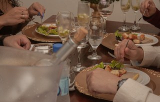 
<a style='margin-left: 5px;' class='btn btn-xs btn-social btn-facebook' href='https://www.facebook.com/sharer/sharer.php?u=https://www.galeramix.com.br/imagem/a109/800-800-90/conteudo/site_galerias/109/nona-cre-tijucas-jantar-dia-dos-namorados-galeramix-21.jpg' rel='popup' data-width='500' data-height='400'><i class='fa fa-facebook'></i>Compartilhar <span class='hidden-xs'>no Facebook</span>
</a> 
<a class='btn btn-default btn-xs' target='_blank' href='imagem/a109/800-800-90/conteudo/site_galerias/109/nona-cre-tijucas-jantar-dia-dos-namorados-galeramix-21.jpg'>
<span class='glyphicon glyphicon-cloud-download'></span> Salvar
</a>
