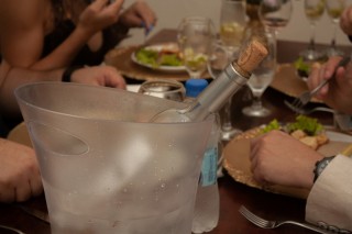 
<a style='margin-left: 5px;' class='btn btn-xs btn-social btn-facebook' href='https://www.facebook.com/sharer/sharer.php?u=https://www.galeramix.com.br/imagem/a109/800-800-90/conteudo/site_galerias/109/nona-cre-tijucas-jantar-dia-dos-namorados-galeramix-22.jpg' rel='popup' data-width='500' data-height='400'><i class='fa fa-facebook'></i>Compartilhar <span class='hidden-xs'>no Facebook</span>
</a> 
<a class='btn btn-default btn-xs' target='_blank' href='imagem/a109/800-800-90/conteudo/site_galerias/109/nona-cre-tijucas-jantar-dia-dos-namorados-galeramix-22.jpg'>
<span class='glyphicon glyphicon-cloud-download'></span> Salvar
</a>
