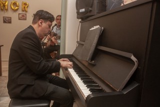 
<a style='margin-left: 5px;' class='btn btn-xs btn-social btn-facebook' href='https://www.facebook.com/sharer/sharer.php?u=https://www.galeramix.com.br/imagem/a109/800-800-90/conteudo/site_galerias/109/nona-cre-tijucas-jantar-dia-dos-namorados-galeramix-3.jpg' rel='popup' data-width='500' data-height='400'><i class='fa fa-facebook'></i>Compartilhar <span class='hidden-xs'>no Facebook</span>
</a> 
<a class='btn btn-default btn-xs' target='_blank' href='imagem/a109/800-800-90/conteudo/site_galerias/109/nona-cre-tijucas-jantar-dia-dos-namorados-galeramix-3.jpg'>
<span class='glyphicon glyphicon-cloud-download'></span> Salvar
</a>
