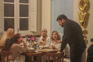 
<a style='margin-left: 5px;' class='btn btn-xs btn-social btn-facebook' href='https://www.facebook.com/sharer/sharer.php?u=https://www.galeramix.com.br/imagem/a109/800-800-90/conteudo/site_galerias/109/nona-cre-tijucas-jantar-dia-dos-namorados-galeramix-33.jpg' rel='popup' data-width='500' data-height='400'><i class='fa fa-facebook'></i>Compartilhar <span class='hidden-xs'>no Facebook</span>
</a> 
<a class='btn btn-default btn-xs' target='_blank' href='imagem/a109/800-800-90/conteudo/site_galerias/109/nona-cre-tijucas-jantar-dia-dos-namorados-galeramix-33.jpg'>
<span class='glyphicon glyphicon-cloud-download'></span> Salvar
</a>
