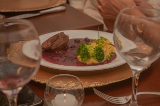 
<a style='margin-left: 5px;' class='btn btn-xs btn-social btn-facebook' href='https://www.facebook.com/sharer/sharer.php?u=https://www.galeramix.com.br/imagem/a109/800-800-90/conteudo/site_galerias/109/nona-cre-tijucas-jantar-dia-dos-namorados-galeramix-37.jpg' rel='popup' data-width='500' data-height='400'><i class='fa fa-facebook'></i>Compartilhar <span class='hidden-xs'>no Facebook</span>
</a> 
<a class='btn btn-default btn-xs' target='_blank' href='imagem/a109/800-800-90/conteudo/site_galerias/109/nona-cre-tijucas-jantar-dia-dos-namorados-galeramix-37.jpg'>
<span class='glyphicon glyphicon-cloud-download'></span> Salvar
</a>
