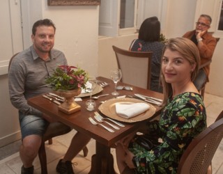 
<a style='margin-left: 5px;' class='btn btn-xs btn-social btn-facebook' href='https://www.facebook.com/sharer/sharer.php?u=https://www.galeramix.com.br/imagem/a109/800-800-90/conteudo/site_galerias/109/nona-cre-tijucas-jantar-dia-dos-namorados-galeramix-4.jpg' rel='popup' data-width='500' data-height='400'><i class='fa fa-facebook'></i>Compartilhar <span class='hidden-xs'>no Facebook</span>
</a> 
<a class='btn btn-default btn-xs' target='_blank' href='imagem/a109/800-800-90/conteudo/site_galerias/109/nona-cre-tijucas-jantar-dia-dos-namorados-galeramix-4.jpg'>
<span class='glyphicon glyphicon-cloud-download'></span> Salvar
</a>
