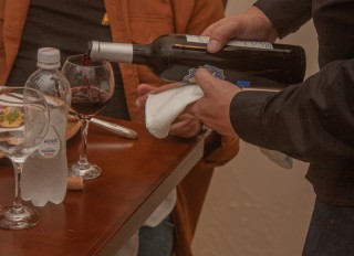 
<a style='margin-left: 5px;' class='btn btn-xs btn-social btn-facebook' href='https://www.facebook.com/sharer/sharer.php?u=https://www.galeramix.com.br/imagem/a109/800-800-90/conteudo/site_galerias/109/nona-cre-tijucas-jantar-dia-dos-namorados-galeramix-40.jpg' rel='popup' data-width='500' data-height='400'><i class='fa fa-facebook'></i>Compartilhar <span class='hidden-xs'>no Facebook</span>
</a> 
<a class='btn btn-default btn-xs' target='_blank' href='imagem/a109/800-800-90/conteudo/site_galerias/109/nona-cre-tijucas-jantar-dia-dos-namorados-galeramix-40.jpg'>
<span class='glyphicon glyphicon-cloud-download'></span> Salvar
</a>
