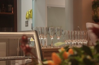 
<a style='margin-left: 5px;' class='btn btn-xs btn-social btn-facebook' href='https://www.facebook.com/sharer/sharer.php?u=https://www.galeramix.com.br/imagem/a109/800-800-90/conteudo/site_galerias/109/nona-cre-tijucas-jantar-dia-dos-namorados-galeramix-41.jpg' rel='popup' data-width='500' data-height='400'><i class='fa fa-facebook'></i>Compartilhar <span class='hidden-xs'>no Facebook</span>
</a> 
<a class='btn btn-default btn-xs' target='_blank' href='imagem/a109/800-800-90/conteudo/site_galerias/109/nona-cre-tijucas-jantar-dia-dos-namorados-galeramix-41.jpg'>
<span class='glyphicon glyphicon-cloud-download'></span> Salvar
</a>
