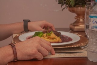 
<a style='margin-left: 5px;' class='btn btn-xs btn-social btn-facebook' href='https://www.facebook.com/sharer/sharer.php?u=https://www.galeramix.com.br/imagem/a109/800-800-90/conteudo/site_galerias/109/nona-cre-tijucas-jantar-dia-dos-namorados-galeramix-43.jpg' rel='popup' data-width='500' data-height='400'><i class='fa fa-facebook'></i>Compartilhar <span class='hidden-xs'>no Facebook</span>
</a> 
<a class='btn btn-default btn-xs' target='_blank' href='imagem/a109/800-800-90/conteudo/site_galerias/109/nona-cre-tijucas-jantar-dia-dos-namorados-galeramix-43.jpg'>
<span class='glyphicon glyphicon-cloud-download'></span> Salvar
</a>
