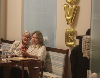 
<a style='margin-left: 5px;' class='btn btn-xs btn-social btn-facebook' href='https://www.facebook.com/sharer/sharer.php?u=https://www.galeramix.com.br/imagem/a109/800-800-90/conteudo/site_galerias/109/nona-cre-tijucas-jantar-dia-dos-namorados-galeramix-46.jpg' rel='popup' data-width='500' data-height='400'><i class='fa fa-facebook'></i>Compartilhar <span class='hidden-xs'>no Facebook</span>
</a> 
<a class='btn btn-default btn-xs' target='_blank' href='imagem/a109/800-800-90/conteudo/site_galerias/109/nona-cre-tijucas-jantar-dia-dos-namorados-galeramix-46.jpg'>
<span class='glyphicon glyphicon-cloud-download'></span> Salvar
</a>
