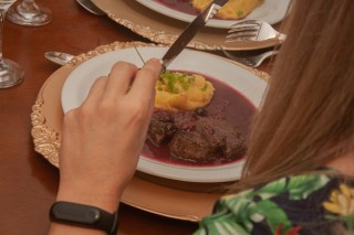 
<a style='margin-left: 5px;' class='btn btn-xs btn-social btn-facebook' href='https://www.facebook.com/sharer/sharer.php?u=https://www.galeramix.com.br/imagem/a109/800-800-90/conteudo/site_galerias/109/nona-cre-tijucas-jantar-dia-dos-namorados-galeramix-47.jpg' rel='popup' data-width='500' data-height='400'><i class='fa fa-facebook'></i>Compartilhar <span class='hidden-xs'>no Facebook</span>
</a> 
<a class='btn btn-default btn-xs' target='_blank' href='imagem/a109/800-800-90/conteudo/site_galerias/109/nona-cre-tijucas-jantar-dia-dos-namorados-galeramix-47.jpg'>
<span class='glyphicon glyphicon-cloud-download'></span> Salvar
</a>
