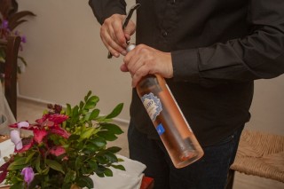 
<a style='margin-left: 5px;' class='btn btn-xs btn-social btn-facebook' href='https://www.facebook.com/sharer/sharer.php?u=https://www.galeramix.com.br/imagem/a109/800-800-90/conteudo/site_galerias/109/nona-cre-tijucas-jantar-dia-dos-namorados-galeramix-48.jpg' rel='popup' data-width='500' data-height='400'><i class='fa fa-facebook'></i>Compartilhar <span class='hidden-xs'>no Facebook</span>
</a> 
<a class='btn btn-default btn-xs' target='_blank' href='imagem/a109/800-800-90/conteudo/site_galerias/109/nona-cre-tijucas-jantar-dia-dos-namorados-galeramix-48.jpg'>
<span class='glyphicon glyphicon-cloud-download'></span> Salvar
</a>
