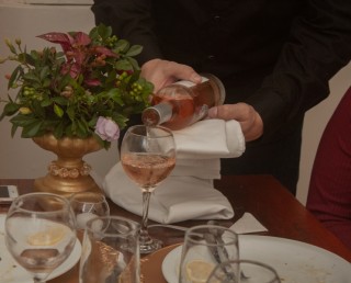 
<a style='margin-left: 5px;' class='btn btn-xs btn-social btn-facebook' href='https://www.facebook.com/sharer/sharer.php?u=https://www.galeramix.com.br/imagem/a109/800-800-90/conteudo/site_galerias/109/nona-cre-tijucas-jantar-dia-dos-namorados-galeramix-49.jpg' rel='popup' data-width='500' data-height='400'><i class='fa fa-facebook'></i>Compartilhar <span class='hidden-xs'>no Facebook</span>
</a> 
<a class='btn btn-default btn-xs' target='_blank' href='imagem/a109/800-800-90/conteudo/site_galerias/109/nona-cre-tijucas-jantar-dia-dos-namorados-galeramix-49.jpg'>
<span class='glyphicon glyphicon-cloud-download'></span> Salvar
</a>
