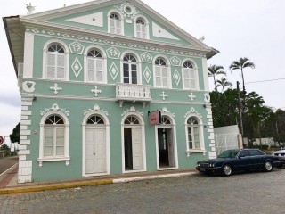 
<a style='margin-left: 5px;' class='btn btn-xs btn-social btn-facebook' href='https://www.facebook.com/sharer/sharer.php?u=https://www.galeramix.com.br/imagem/a109/800-800-90/conteudo/site_galerias/109/nona-cre-tijucas.jpg' rel='popup' data-width='500' data-height='400'><i class='fa fa-facebook'></i>Compartilhar <span class='hidden-xs'>no Facebook</span>
</a> 
<a class='btn btn-default btn-xs' target='_blank' href='imagem/a109/800-800-90/conteudo/site_galerias/109/nona-cre-tijucas.jpg'>
<span class='glyphicon glyphicon-cloud-download'></span> Salvar
</a>
