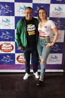 
                        <a style='margin-left: 5px;' class='btn btn-xs btn-social btn-facebook' href='https://www.facebook.com/sharer/sharer.php?u=https://www.galeramix.com.br/imagem/a110/800-800-90/conteudo/site_galerias/110/feijoada-do-jean-negao-2019-100.jpg' rel='popup' data-width='500' data-height='400'><i class='fa fa-facebook'></i>Compartilhar <span class='hidden-xs'>no Facebook</span>
                    </a> 
                    <a class='btn btn-default btn-xs' target='_blank' href='imagem/a110/800-800-90/conteudo/site_galerias/110/feijoada-do-jean-negao-2019-100.jpg'>
                        <span class='glyphicon glyphicon-cloud-download'></span> Salvar
                    </a>
                    