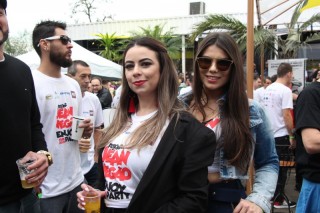 
                    <a style='margin-left: 5px;' class='btn btn-xs btn-social btn-facebook' href='https://www.facebook.com/sharer/sharer.php?u=https://www.galeramix.com.br/imagem/a110/800-800-90/conteudo/site_galerias/110/feijoada-do-jean-negao-2019-101.jpg' rel='popup' data-width='500' data-height='400'><i class='fa fa-facebook'></i>Compartilhar <span class='hidden-xs'>no Facebook</span>
                </a> 
                <a class='btn btn-default btn-xs' target='_blank' href='imagem/a110/800-800-90/conteudo/site_galerias/110/feijoada-do-jean-negao-2019-101.jpg'>
                    <span class='glyphicon glyphicon-cloud-download'></span> Salvar
                </a>
                