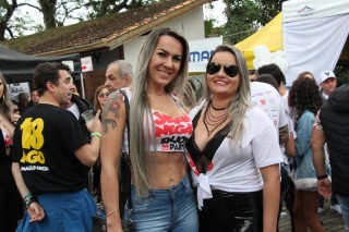 
    <a style='margin-left: 5px;' class='btn btn-xs btn-social btn-facebook' href='https://www.facebook.com/sharer/sharer.php?u=https://www.galeramix.com.br/imagem/a110/800-800-90/conteudo/site_galerias/110/feijoada-do-jean-negao-2019-105.jpg' rel='popup' data-width='500' data-height='400'><i class='fa fa-facebook'></i>Compartilhar <span class='hidden-xs'>no Facebook</span>
</a> 
<a class='btn btn-default btn-xs' target='_blank' href='imagem/a110/800-800-90/conteudo/site_galerias/110/feijoada-do-jean-negao-2019-105.jpg'>
    <span class='glyphicon glyphicon-cloud-download'></span> Salvar
</a>
