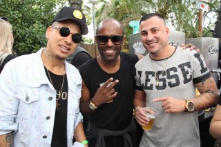 
<a style='margin-left: 5px;' class='btn btn-xs btn-social btn-facebook' href='https://www.facebook.com/sharer/sharer.php?u=https://www.galeramix.com.br/imagem/a110/800-800-90/conteudo/site_galerias/110/feijoada-do-jean-negao-2019-106.jpg' rel='popup' data-width='500' data-height='400'><i class='fa fa-facebook'></i>Compartilhar <span class='hidden-xs'>no Facebook</span>
</a> 
<a class='btn btn-default btn-xs' target='_blank' href='imagem/a110/800-800-90/conteudo/site_galerias/110/feijoada-do-jean-negao-2019-106.jpg'>
<span class='glyphicon glyphicon-cloud-download'></span> Salvar
</a>
