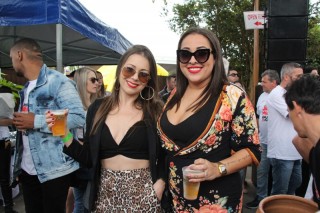 
<a style='margin-left: 5px;' class='btn btn-xs btn-social btn-facebook' href='https://www.facebook.com/sharer/sharer.php?u=https://www.galeramix.com.br/imagem/a110/800-800-90/conteudo/site_galerias/110/feijoada-do-jean-negao-2019-112.jpg' rel='popup' data-width='500' data-height='400'><i class='fa fa-facebook'></i>Compartilhar <span class='hidden-xs'>no Facebook</span>
</a> 
<a class='btn btn-default btn-xs' target='_blank' href='imagem/a110/800-800-90/conteudo/site_galerias/110/feijoada-do-jean-negao-2019-112.jpg'>
<span class='glyphicon glyphicon-cloud-download'></span> Salvar
</a>
