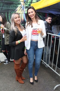 
<a style='margin-left: 5px;' class='btn btn-xs btn-social btn-facebook' href='https://www.facebook.com/sharer/sharer.php?u=https://www.galeramix.com.br/imagem/a110/800-800-90/conteudo/site_galerias/110/feijoada-do-jean-negao-2019-114.jpg' rel='popup' data-width='500' data-height='400'><i class='fa fa-facebook'></i>Compartilhar <span class='hidden-xs'>no Facebook</span>
</a> 
<a class='btn btn-default btn-xs' target='_blank' href='imagem/a110/800-800-90/conteudo/site_galerias/110/feijoada-do-jean-negao-2019-114.jpg'>
<span class='glyphicon glyphicon-cloud-download'></span> Salvar
</a>
