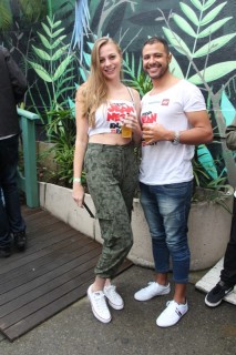 
<a style='margin-left: 5px;' class='btn btn-xs btn-social btn-facebook' href='https://www.facebook.com/sharer/sharer.php?u=https://www.galeramix.com.br/imagem/a110/800-800-90/conteudo/site_galerias/110/feijoada-do-jean-negao-2019-115.jpg' rel='popup' data-width='500' data-height='400'><i class='fa fa-facebook'></i>Compartilhar <span class='hidden-xs'>no Facebook</span>
</a> 
<a class='btn btn-default btn-xs' target='_blank' href='imagem/a110/800-800-90/conteudo/site_galerias/110/feijoada-do-jean-negao-2019-115.jpg'>
<span class='glyphicon glyphicon-cloud-download'></span> Salvar
</a>
