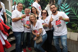 
<a style='margin-left: 5px;' class='btn btn-xs btn-social btn-facebook' href='https://www.facebook.com/sharer/sharer.php?u=https://www.galeramix.com.br/imagem/a110/800-800-90/conteudo/site_galerias/110/feijoada-do-jean-negao-2019-118.jpg' rel='popup' data-width='500' data-height='400'><i class='fa fa-facebook'></i>Compartilhar <span class='hidden-xs'>no Facebook</span>
</a> 
<a class='btn btn-default btn-xs' target='_blank' href='imagem/a110/800-800-90/conteudo/site_galerias/110/feijoada-do-jean-negao-2019-118.jpg'>
<span class='glyphicon glyphicon-cloud-download'></span> Salvar
</a>
