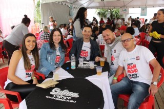 
<a style='margin-left: 5px;' class='btn btn-xs btn-social btn-facebook' href='https://www.facebook.com/sharer/sharer.php?u=https://www.galeramix.com.br/imagem/a110/800-800-90/conteudo/site_galerias/110/feijoada-do-jean-negao-2019-122.jpg' rel='popup' data-width='500' data-height='400'><i class='fa fa-facebook'></i>Compartilhar <span class='hidden-xs'>no Facebook</span>
</a> 
<a class='btn btn-default btn-xs' target='_blank' href='imagem/a110/800-800-90/conteudo/site_galerias/110/feijoada-do-jean-negao-2019-122.jpg'>
<span class='glyphicon glyphicon-cloud-download'></span> Salvar
</a>
