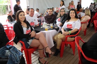 
<a style='margin-left: 5px;' class='btn btn-xs btn-social btn-facebook' href='https://www.facebook.com/sharer/sharer.php?u=https://www.galeramix.com.br/imagem/a110/800-800-90/conteudo/site_galerias/110/feijoada-do-jean-negao-2019-127.jpg' rel='popup' data-width='500' data-height='400'><i class='fa fa-facebook'></i>Compartilhar <span class='hidden-xs'>no Facebook</span>
</a> 
<a class='btn btn-default btn-xs' target='_blank' href='imagem/a110/800-800-90/conteudo/site_galerias/110/feijoada-do-jean-negao-2019-127.jpg'>
<span class='glyphicon glyphicon-cloud-download'></span> Salvar
</a>
