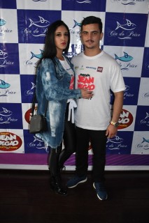 
<a style='margin-left: 5px;' class='btn btn-xs btn-social btn-facebook' href='https://www.facebook.com/sharer/sharer.php?u=https://www.galeramix.com.br/imagem/a110/800-800-90/conteudo/site_galerias/110/feijoada-do-jean-negao-2019-13.jpg' rel='popup' data-width='500' data-height='400'><i class='fa fa-facebook'></i>Compartilhar <span class='hidden-xs'>no Facebook</span>
</a> 
<a class='btn btn-default btn-xs' target='_blank' href='imagem/a110/800-800-90/conteudo/site_galerias/110/feijoada-do-jean-negao-2019-13.jpg'>
<span class='glyphicon glyphicon-cloud-download'></span> Salvar
</a>
