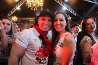 
<a style='margin-left: 5px;' class='btn btn-xs btn-social btn-facebook' href='https://www.facebook.com/sharer/sharer.php?u=https://www.galeramix.com.br/imagem/a110/800-800-90/conteudo/site_galerias/110/feijoada-do-jean-negao-2019-135.jpg' rel='popup' data-width='500' data-height='400'><i class='fa fa-facebook'></i>Compartilhar <span class='hidden-xs'>no Facebook</span>
</a> 
<a class='btn btn-default btn-xs' target='_blank' href='imagem/a110/800-800-90/conteudo/site_galerias/110/feijoada-do-jean-negao-2019-135.jpg'>
<span class='glyphicon glyphicon-cloud-download'></span> Salvar
</a>
