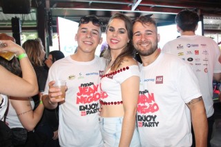 
<a style='margin-left: 5px;' class='btn btn-xs btn-social btn-facebook' href='https://www.facebook.com/sharer/sharer.php?u=https://www.galeramix.com.br/imagem/a110/800-800-90/conteudo/site_galerias/110/feijoada-do-jean-negao-2019-136.jpg' rel='popup' data-width='500' data-height='400'><i class='fa fa-facebook'></i>Compartilhar <span class='hidden-xs'>no Facebook</span>
</a> 
<a class='btn btn-default btn-xs' target='_blank' href='imagem/a110/800-800-90/conteudo/site_galerias/110/feijoada-do-jean-negao-2019-136.jpg'>
<span class='glyphicon glyphicon-cloud-download'></span> Salvar
</a>
