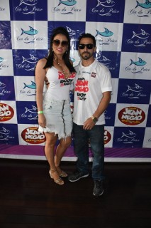 
<a style='margin-left: 5px;' class='btn btn-xs btn-social btn-facebook' href='https://www.facebook.com/sharer/sharer.php?u=https://www.galeramix.com.br/imagem/a110/800-800-90/conteudo/site_galerias/110/feijoada-do-jean-negao-2019-14.jpg' rel='popup' data-width='500' data-height='400'><i class='fa fa-facebook'></i>Compartilhar <span class='hidden-xs'>no Facebook</span>
</a> 
<a class='btn btn-default btn-xs' target='_blank' href='imagem/a110/800-800-90/conteudo/site_galerias/110/feijoada-do-jean-negao-2019-14.jpg'>
<span class='glyphicon glyphicon-cloud-download'></span> Salvar
</a>
