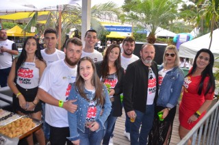 
<a style='margin-left: 5px;' class='btn btn-xs btn-social btn-facebook' href='https://www.facebook.com/sharer/sharer.php?u=https://www.galeramix.com.br/imagem/a110/800-800-90/conteudo/site_galerias/110/feijoada-do-jean-negao-2019-148.jpg' rel='popup' data-width='500' data-height='400'><i class='fa fa-facebook'></i>Compartilhar <span class='hidden-xs'>no Facebook</span>
</a> 
<a class='btn btn-default btn-xs' target='_blank' href='imagem/a110/800-800-90/conteudo/site_galerias/110/feijoada-do-jean-negao-2019-148.jpg'>
<span class='glyphicon glyphicon-cloud-download'></span> Salvar
</a>
