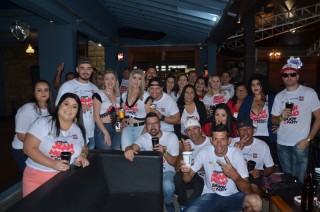 
<a style='margin-left: 5px;' class='btn btn-xs btn-social btn-facebook' href='https://www.facebook.com/sharer/sharer.php?u=https://www.galeramix.com.br/imagem/a110/800-800-90/conteudo/site_galerias/110/feijoada-do-jean-negao-2019-149.jpg' rel='popup' data-width='500' data-height='400'><i class='fa fa-facebook'></i>Compartilhar <span class='hidden-xs'>no Facebook</span>
</a> 
<a class='btn btn-default btn-xs' target='_blank' href='imagem/a110/800-800-90/conteudo/site_galerias/110/feijoada-do-jean-negao-2019-149.jpg'>
<span class='glyphicon glyphicon-cloud-download'></span> Salvar
</a>
