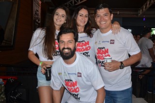 
<a style='margin-left: 5px;' class='btn btn-xs btn-social btn-facebook' href='https://www.facebook.com/sharer/sharer.php?u=https://www.galeramix.com.br/imagem/a110/800-800-90/conteudo/site_galerias/110/feijoada-do-jean-negao-2019-150.jpg' rel='popup' data-width='500' data-height='400'><i class='fa fa-facebook'></i>Compartilhar <span class='hidden-xs'>no Facebook</span>
</a> 
<a class='btn btn-default btn-xs' target='_blank' href='imagem/a110/800-800-90/conteudo/site_galerias/110/feijoada-do-jean-negao-2019-150.jpg'>
<span class='glyphicon glyphicon-cloud-download'></span> Salvar
</a>
