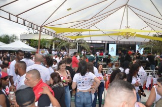 
<a style='margin-left: 5px;' class='btn btn-xs btn-social btn-facebook' href='https://www.facebook.com/sharer/sharer.php?u=https://www.galeramix.com.br/imagem/a110/800-800-90/conteudo/site_galerias/110/feijoada-do-jean-negao-2019-152.jpg' rel='popup' data-width='500' data-height='400'><i class='fa fa-facebook'></i>Compartilhar <span class='hidden-xs'>no Facebook</span>
</a> 
<a class='btn btn-default btn-xs' target='_blank' href='imagem/a110/800-800-90/conteudo/site_galerias/110/feijoada-do-jean-negao-2019-152.jpg'>
<span class='glyphicon glyphicon-cloud-download'></span> Salvar
</a>
