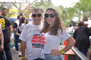 
<a style='margin-left: 5px;' class='btn btn-xs btn-social btn-facebook' href='https://www.facebook.com/sharer/sharer.php?u=https://www.galeramix.com.br/imagem/a110/800-800-90/conteudo/site_galerias/110/feijoada-do-jean-negao-2019-154.jpg' rel='popup' data-width='500' data-height='400'><i class='fa fa-facebook'></i>Compartilhar <span class='hidden-xs'>no Facebook</span>
</a> 
<a class='btn btn-default btn-xs' target='_blank' href='imagem/a110/800-800-90/conteudo/site_galerias/110/feijoada-do-jean-negao-2019-154.jpg'>
<span class='glyphicon glyphicon-cloud-download'></span> Salvar
</a>
