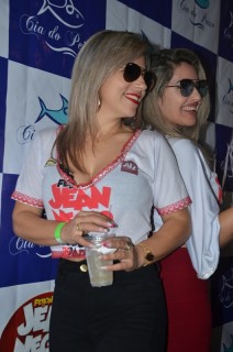 
<a style='margin-left: 5px;' class='btn btn-xs btn-social btn-facebook' href='https://www.facebook.com/sharer/sharer.php?u=https://www.galeramix.com.br/imagem/a110/800-800-90/conteudo/site_galerias/110/feijoada-do-jean-negao-2019-156.jpg' rel='popup' data-width='500' data-height='400'><i class='fa fa-facebook'></i>Compartilhar <span class='hidden-xs'>no Facebook</span>
</a> 
<a class='btn btn-default btn-xs' target='_blank' href='imagem/a110/800-800-90/conteudo/site_galerias/110/feijoada-do-jean-negao-2019-156.jpg'>
<span class='glyphicon glyphicon-cloud-download'></span> Salvar
</a>
