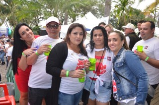 
<a style='margin-left: 5px;' class='btn btn-xs btn-social btn-facebook' href='https://www.facebook.com/sharer/sharer.php?u=https://www.galeramix.com.br/imagem/a110/800-800-90/conteudo/site_galerias/110/feijoada-do-jean-negao-2019-158.jpg' rel='popup' data-width='500' data-height='400'><i class='fa fa-facebook'></i>Compartilhar <span class='hidden-xs'>no Facebook</span>
</a> 
<a class='btn btn-default btn-xs' target='_blank' href='imagem/a110/800-800-90/conteudo/site_galerias/110/feijoada-do-jean-negao-2019-158.jpg'>
<span class='glyphicon glyphicon-cloud-download'></span> Salvar
</a>
