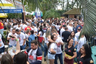 
<a style='margin-left: 5px;' class='btn btn-xs btn-social btn-facebook' href='https://www.facebook.com/sharer/sharer.php?u=https://www.galeramix.com.br/imagem/a110/800-800-90/conteudo/site_galerias/110/feijoada-do-jean-negao-2019-159.jpg' rel='popup' data-width='500' data-height='400'><i class='fa fa-facebook'></i>Compartilhar <span class='hidden-xs'>no Facebook</span>
</a> 
<a class='btn btn-default btn-xs' target='_blank' href='imagem/a110/800-800-90/conteudo/site_galerias/110/feijoada-do-jean-negao-2019-159.jpg'>
<span class='glyphicon glyphicon-cloud-download'></span> Salvar
</a>
