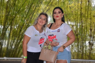 
<a style='margin-left: 5px;' class='btn btn-xs btn-social btn-facebook' href='https://www.facebook.com/sharer/sharer.php?u=https://www.galeramix.com.br/imagem/a110/800-800-90/conteudo/site_galerias/110/feijoada-do-jean-negao-2019-164.jpg' rel='popup' data-width='500' data-height='400'><i class='fa fa-facebook'></i>Compartilhar <span class='hidden-xs'>no Facebook</span>
</a> 
<a class='btn btn-default btn-xs' target='_blank' href='imagem/a110/800-800-90/conteudo/site_galerias/110/feijoada-do-jean-negao-2019-164.jpg'>
<span class='glyphicon glyphicon-cloud-download'></span> Salvar
</a>
