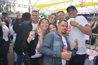 
<a style='margin-left: 5px;' class='btn btn-xs btn-social btn-facebook' href='https://www.facebook.com/sharer/sharer.php?u=https://www.galeramix.com.br/imagem/a110/800-800-90/conteudo/site_galerias/110/feijoada-do-jean-negao-2019-168.jpg' rel='popup' data-width='500' data-height='400'><i class='fa fa-facebook'></i>Compartilhar <span class='hidden-xs'>no Facebook</span>
</a> 
<a class='btn btn-default btn-xs' target='_blank' href='imagem/a110/800-800-90/conteudo/site_galerias/110/feijoada-do-jean-negao-2019-168.jpg'>
<span class='glyphicon glyphicon-cloud-download'></span> Salvar
</a>
