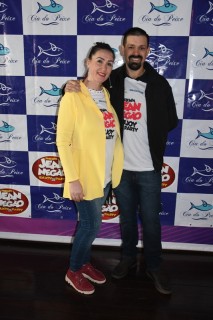 
<a style='margin-left: 5px;' class='btn btn-xs btn-social btn-facebook' href='https://www.facebook.com/sharer/sharer.php?u=https://www.galeramix.com.br/imagem/a110/800-800-90/conteudo/site_galerias/110/feijoada-do-jean-negao-2019-175.jpg' rel='popup' data-width='500' data-height='400'><i class='fa fa-facebook'></i>Compartilhar <span class='hidden-xs'>no Facebook</span>
</a> 
<a class='btn btn-default btn-xs' target='_blank' href='imagem/a110/800-800-90/conteudo/site_galerias/110/feijoada-do-jean-negao-2019-175.jpg'>
<span class='glyphicon glyphicon-cloud-download'></span> Salvar
</a>
