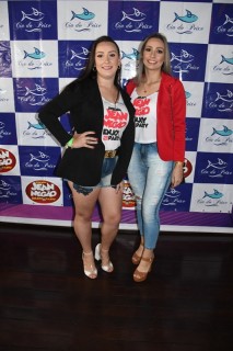 
<a style='margin-left: 5px;' class='btn btn-xs btn-social btn-facebook' href='https://www.facebook.com/sharer/sharer.php?u=https://www.galeramix.com.br/imagem/a110/800-800-90/conteudo/site_galerias/110/feijoada-do-jean-negao-2019-177.jpg' rel='popup' data-width='500' data-height='400'><i class='fa fa-facebook'></i>Compartilhar <span class='hidden-xs'>no Facebook</span>
</a> 
<a class='btn btn-default btn-xs' target='_blank' href='imagem/a110/800-800-90/conteudo/site_galerias/110/feijoada-do-jean-negao-2019-177.jpg'>
<span class='glyphicon glyphicon-cloud-download'></span> Salvar
</a>
