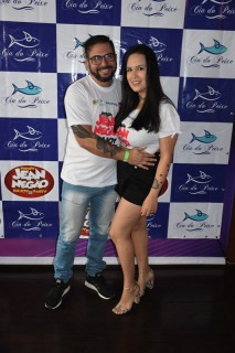 
<a style='margin-left: 5px;' class='btn btn-xs btn-social btn-facebook' href='https://www.facebook.com/sharer/sharer.php?u=https://www.galeramix.com.br/imagem/a110/800-800-90/conteudo/site_galerias/110/feijoada-do-jean-negao-2019-18.jpg' rel='popup' data-width='500' data-height='400'><i class='fa fa-facebook'></i>Compartilhar <span class='hidden-xs'>no Facebook</span>
</a> 
<a class='btn btn-default btn-xs' target='_blank' href='imagem/a110/800-800-90/conteudo/site_galerias/110/feijoada-do-jean-negao-2019-18.jpg'>
<span class='glyphicon glyphicon-cloud-download'></span> Salvar
</a>
