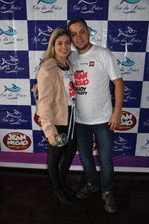 
<a style='margin-left: 5px;' class='btn btn-xs btn-social btn-facebook' href='https://www.facebook.com/sharer/sharer.php?u=https://www.galeramix.com.br/imagem/a110/800-800-90/conteudo/site_galerias/110/feijoada-do-jean-negao-2019-181.jpg' rel='popup' data-width='500' data-height='400'><i class='fa fa-facebook'></i>Compartilhar <span class='hidden-xs'>no Facebook</span>
</a> 
<a class='btn btn-default btn-xs' target='_blank' href='imagem/a110/800-800-90/conteudo/site_galerias/110/feijoada-do-jean-negao-2019-181.jpg'>
<span class='glyphicon glyphicon-cloud-download'></span> Salvar
</a>
