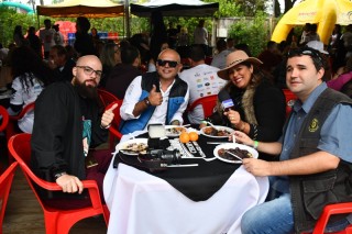 
<a style='margin-left: 5px;' class='btn btn-xs btn-social btn-facebook' href='https://www.facebook.com/sharer/sharer.php?u=https://www.galeramix.com.br/imagem/a110/800-800-90/conteudo/site_galerias/110/feijoada-do-jean-negao-2019-25.jpg' rel='popup' data-width='500' data-height='400'><i class='fa fa-facebook'></i>Compartilhar <span class='hidden-xs'>no Facebook</span>
</a> 
<a class='btn btn-default btn-xs' target='_blank' href='imagem/a110/800-800-90/conteudo/site_galerias/110/feijoada-do-jean-negao-2019-25.jpg'>
<span class='glyphicon glyphicon-cloud-download'></span> Salvar
</a>
