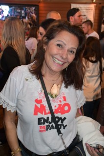 
<a style='margin-left: 5px;' class='btn btn-xs btn-social btn-facebook' href='https://www.facebook.com/sharer/sharer.php?u=https://www.galeramix.com.br/imagem/a110/800-800-90/conteudo/site_galerias/110/feijoada-do-jean-negao-2019-29.jpg' rel='popup' data-width='500' data-height='400'><i class='fa fa-facebook'></i>Compartilhar <span class='hidden-xs'>no Facebook</span>
</a> 
<a class='btn btn-default btn-xs' target='_blank' href='imagem/a110/800-800-90/conteudo/site_galerias/110/feijoada-do-jean-negao-2019-29.jpg'>
<span class='glyphicon glyphicon-cloud-download'></span> Salvar
</a>
