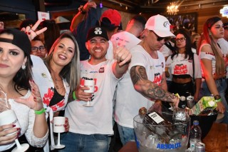 
<a style='margin-left: 5px;' class='btn btn-xs btn-social btn-facebook' href='https://www.facebook.com/sharer/sharer.php?u=https://www.galeramix.com.br/imagem/a110/800-800-90/conteudo/site_galerias/110/feijoada-do-jean-negao-2019-31.jpg' rel='popup' data-width='500' data-height='400'><i class='fa fa-facebook'></i>Compartilhar <span class='hidden-xs'>no Facebook</span>
</a> 
<a class='btn btn-default btn-xs' target='_blank' href='imagem/a110/800-800-90/conteudo/site_galerias/110/feijoada-do-jean-negao-2019-31.jpg'>
<span class='glyphicon glyphicon-cloud-download'></span> Salvar
</a>
